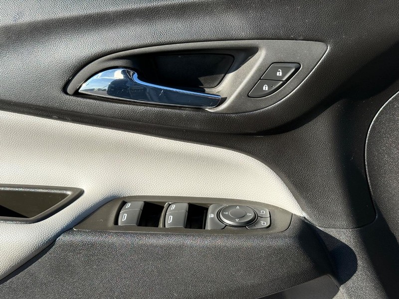 Chevrolet Equinox Vehicle Full-screen Gallery Image 22