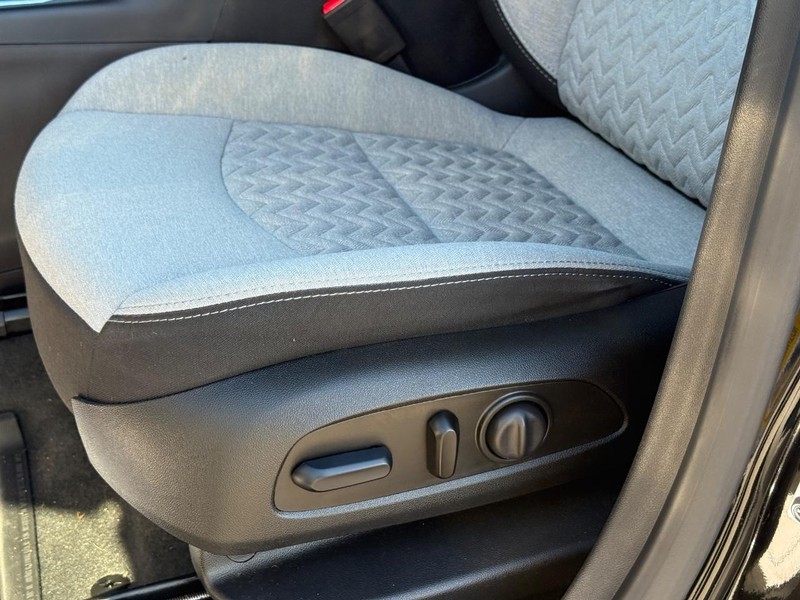 Chevrolet Equinox Vehicle Full-screen Gallery Image 23