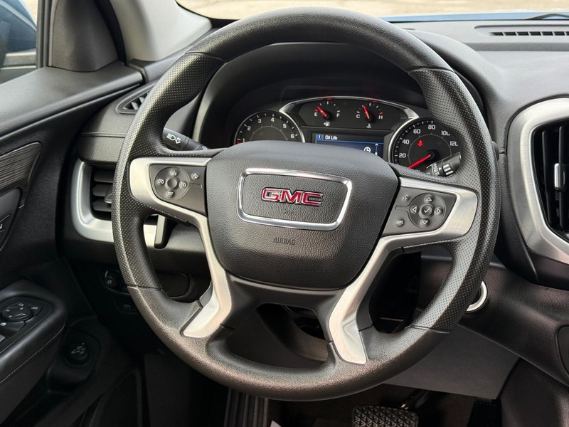GMC Terrain Vehicle Full-screen Gallery Image 12