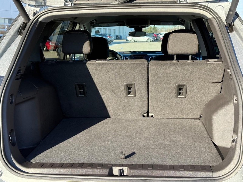 Chevrolet Equinox Vehicle Full-screen Gallery Image 6