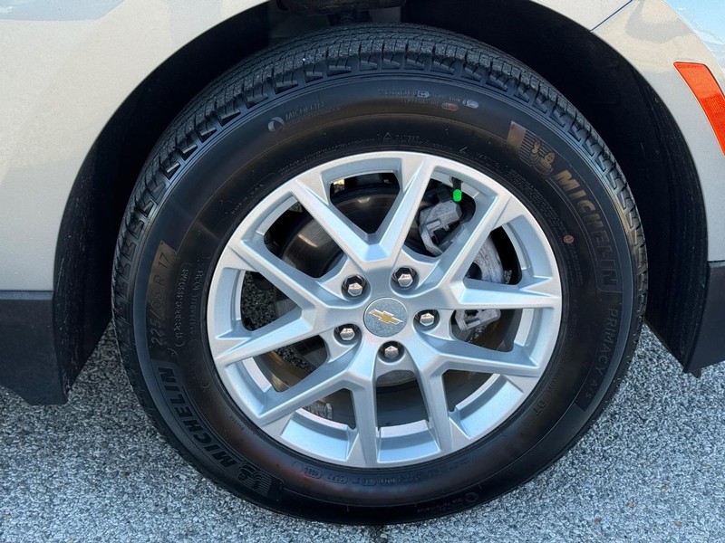 Chevrolet Equinox Vehicle Full-screen Gallery Image 7