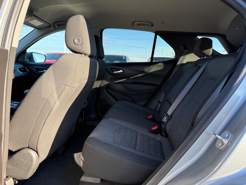 Chevrolet Equinox Vehicle Full-screen Gallery Image 10