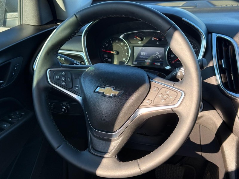 Chevrolet Equinox Vehicle Full-screen Gallery Image 12