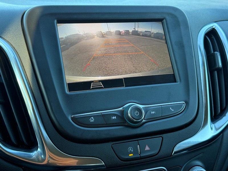 Chevrolet Equinox Vehicle Full-screen Gallery Image 17