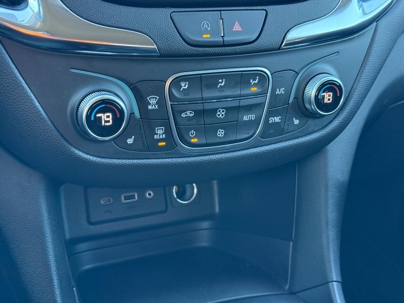 Chevrolet Equinox Vehicle Full-screen Gallery Image 18