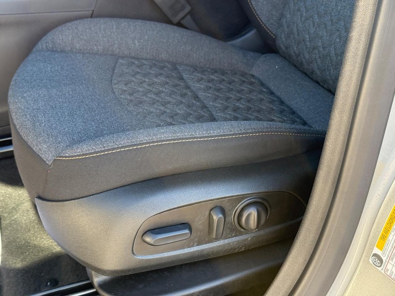 Chevrolet Equinox Vehicle Full-screen Gallery Image 23