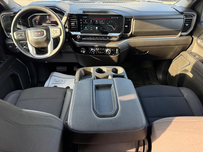 GMC Sierra 1500 Vehicle Full-screen Gallery Image 11