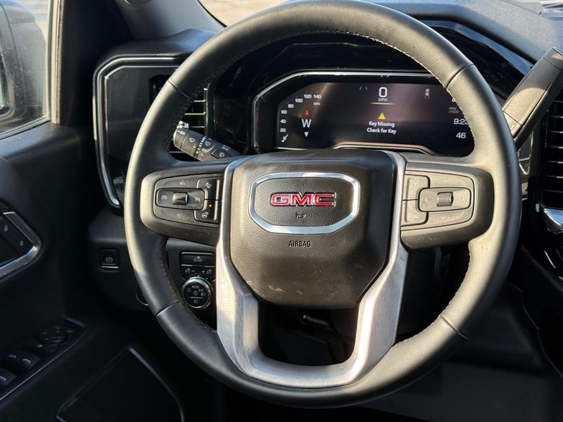 GMC Sierra 1500 Vehicle Full-screen Gallery Image 12