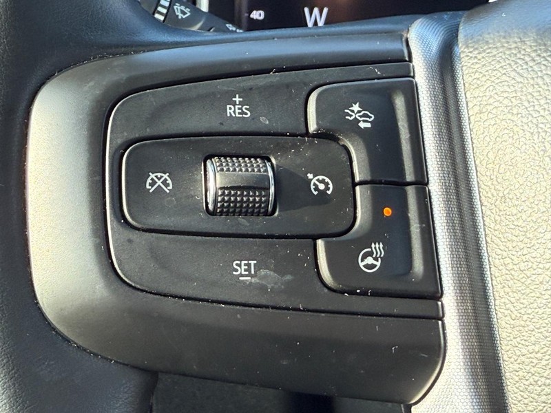 GMC Sierra 1500 Vehicle Full-screen Gallery Image 13