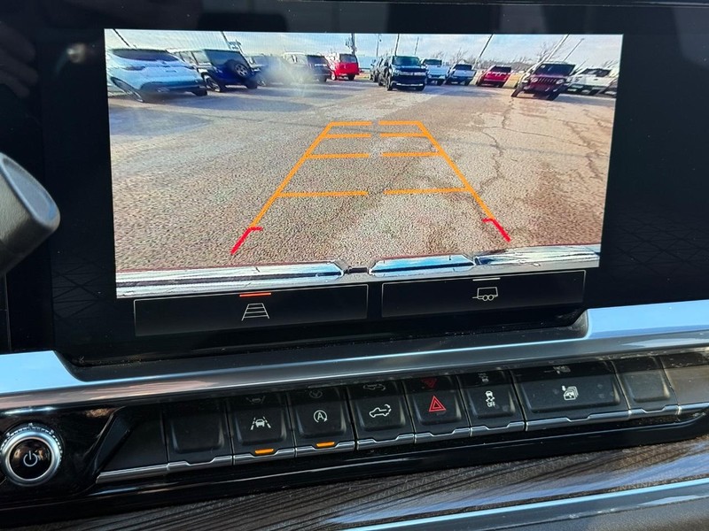 GMC Sierra 1500 Vehicle Full-screen Gallery Image 16