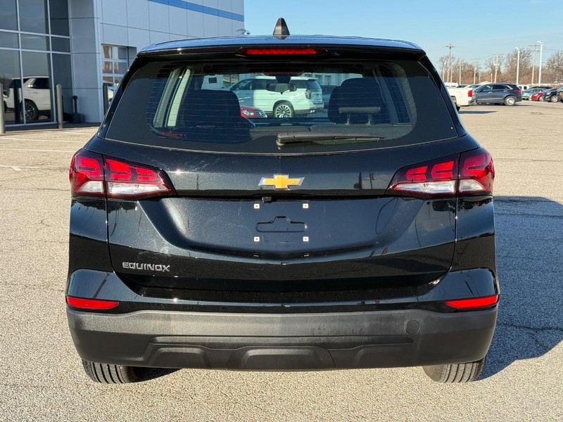 Chevrolet Equinox Vehicle Full-screen Gallery Image 4