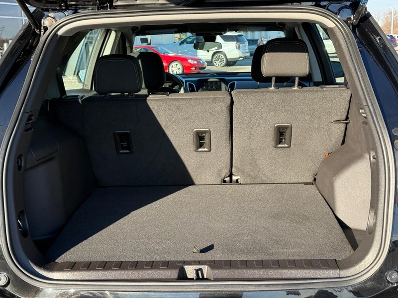 Chevrolet Equinox Vehicle Full-screen Gallery Image 6