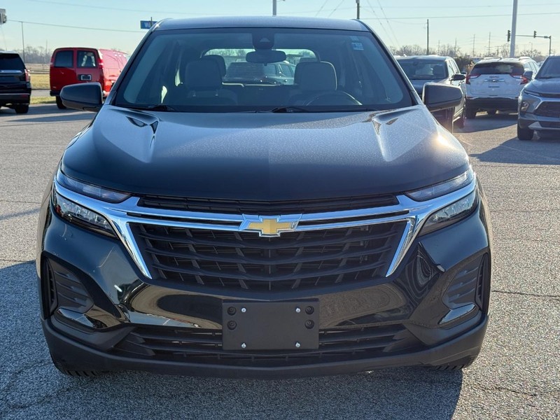 Chevrolet Equinox Vehicle Full-screen Gallery Image 9