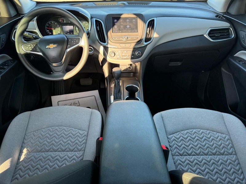 Chevrolet Equinox Vehicle Full-screen Gallery Image 11