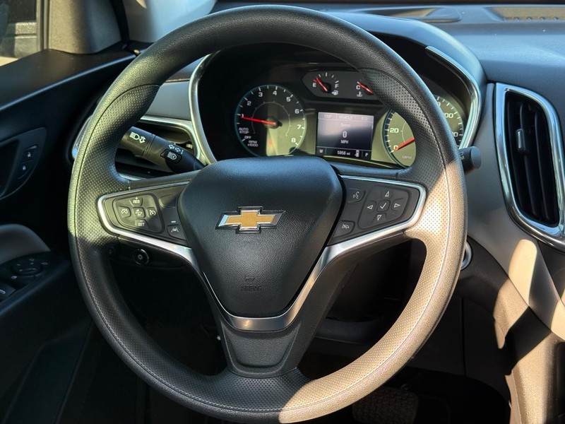 Chevrolet Equinox Vehicle Full-screen Gallery Image 12