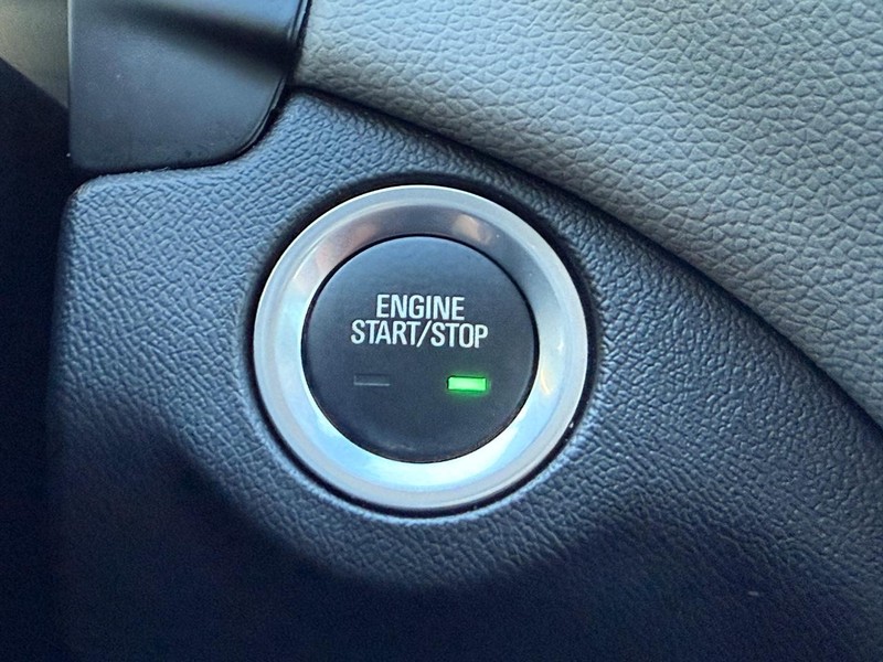 Chevrolet Equinox Vehicle Full-screen Gallery Image 15