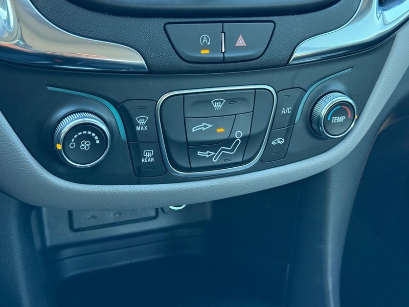 Chevrolet Equinox Vehicle Full-screen Gallery Image 18
