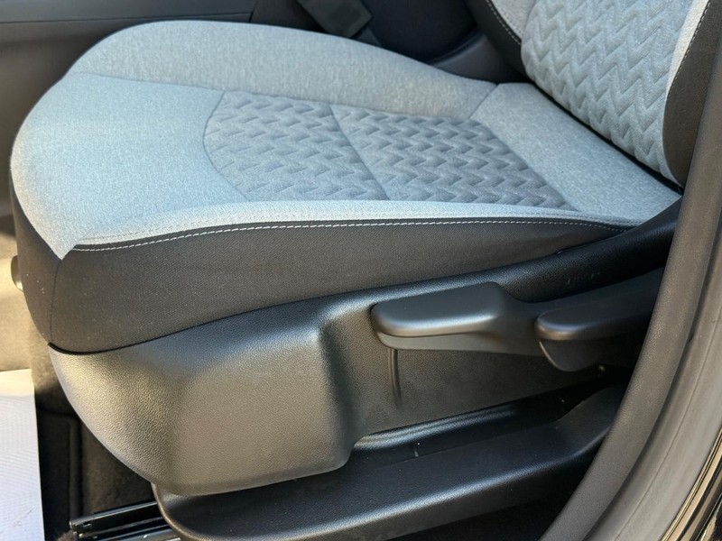 Chevrolet Equinox Vehicle Full-screen Gallery Image 23