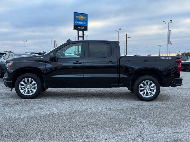 Chevrolet Silverado 1500 Vehicle Full-screen Gallery Image 2