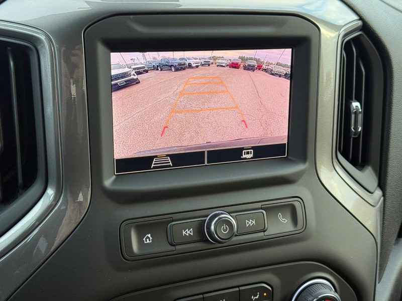 Chevrolet Silverado 1500 Vehicle Full-screen Gallery Image 11