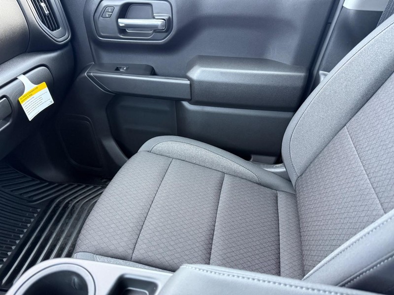 Chevrolet Silverado 1500 Vehicle Full-screen Gallery Image 13