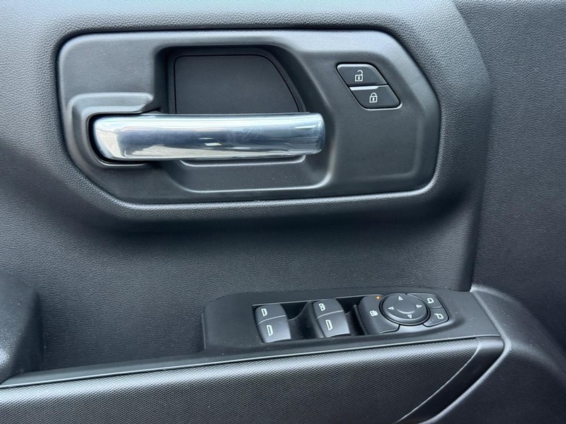 Chevrolet Silverado 1500 Vehicle Full-screen Gallery Image 15