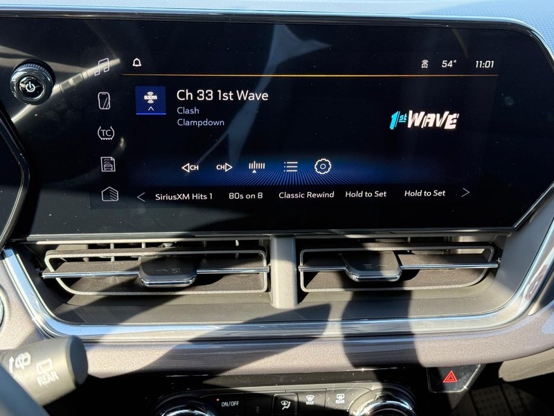 Chevrolet Trax Vehicle Full-screen Gallery Image 12