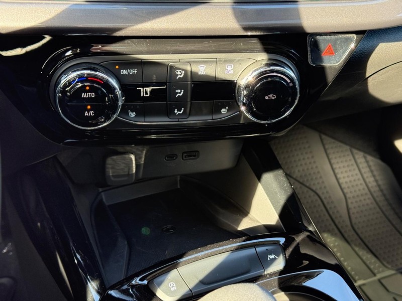 Chevrolet Trax Vehicle Full-screen Gallery Image 14