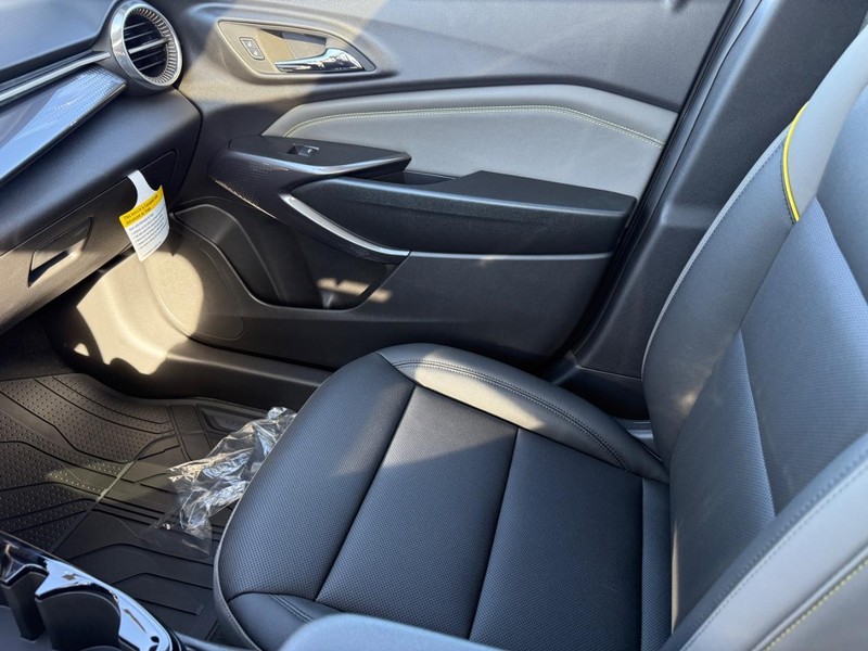 Chevrolet Trax Vehicle Full-screen Gallery Image 16