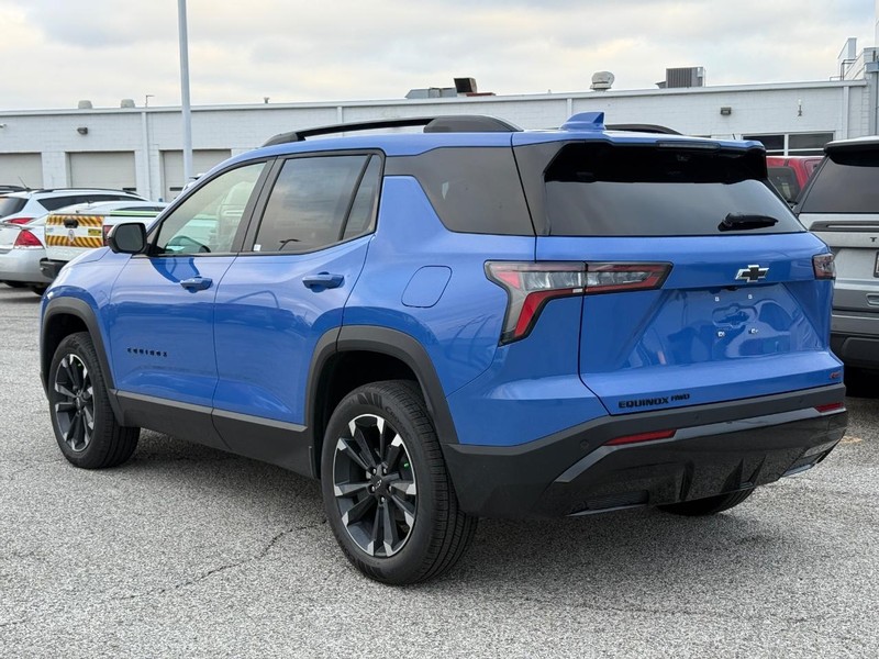 Chevrolet Equinox Vehicle Full-screen Gallery Image 3