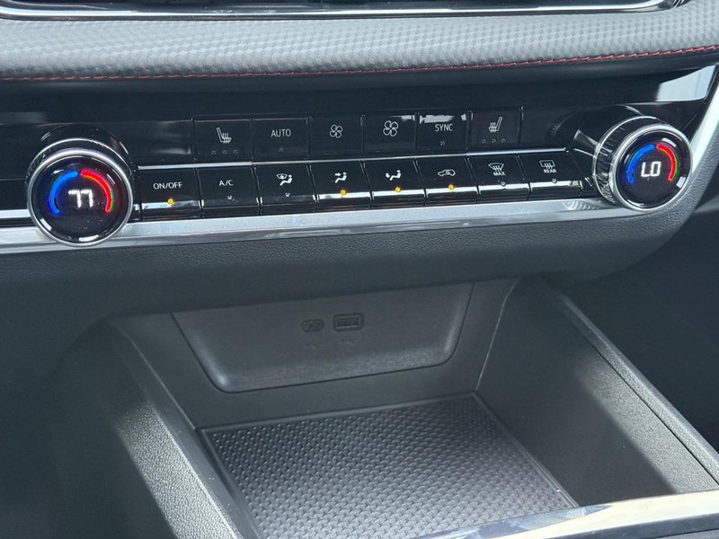 Chevrolet Equinox Vehicle Full-screen Gallery Image 14