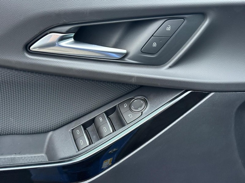 Chevrolet Equinox Vehicle Full-screen Gallery Image 18