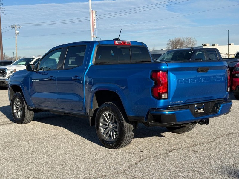 Chevrolet Colorado Vehicle Full-screen Gallery Image 3