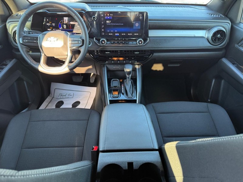 Chevrolet Colorado Vehicle Full-screen Gallery Image 11