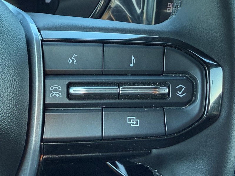 Chevrolet Colorado Vehicle Full-screen Gallery Image 14