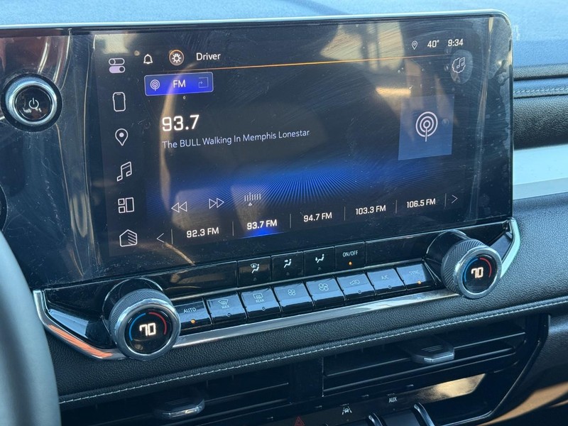 Chevrolet Colorado Vehicle Full-screen Gallery Image 16