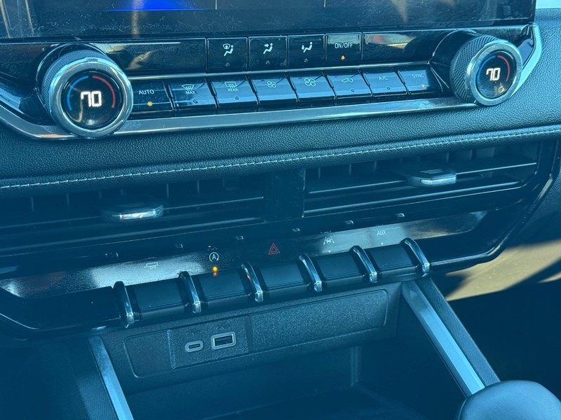 Chevrolet Colorado Vehicle Full-screen Gallery Image 18