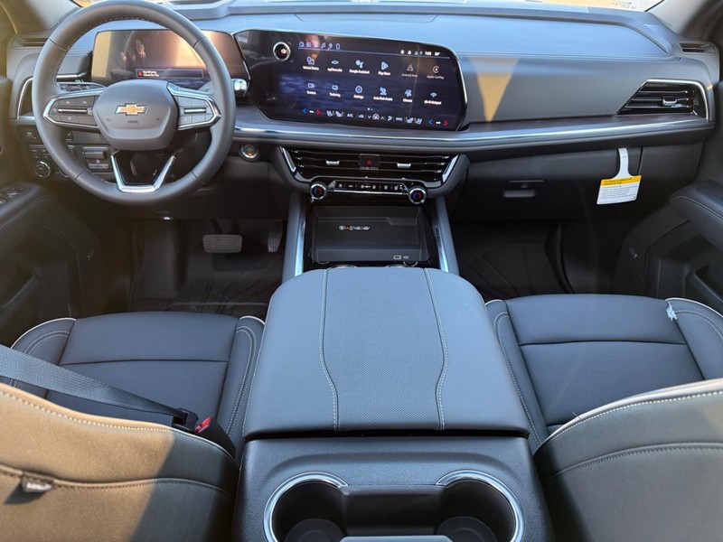 Chevrolet Suburban Vehicle Full-screen Gallery Image 9