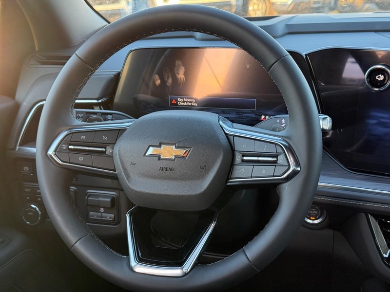 Chevrolet Suburban Vehicle Full-screen Gallery Image 10