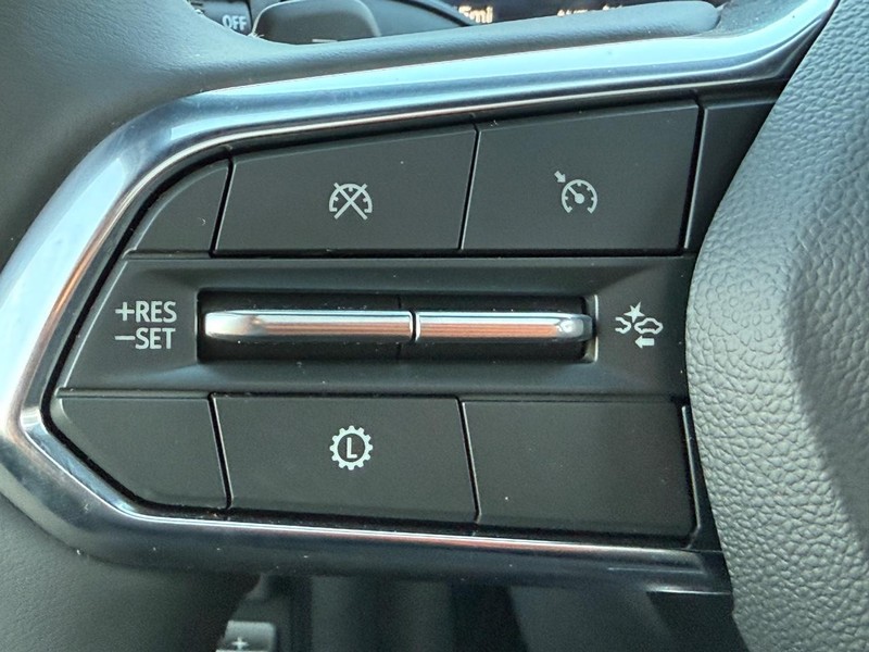 Chevrolet Suburban Vehicle Full-screen Gallery Image 11