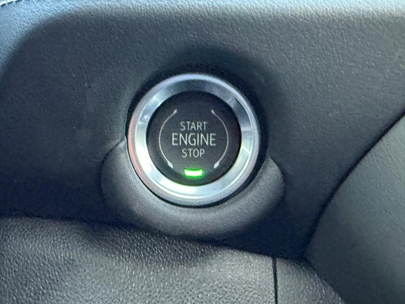 Chevrolet Suburban Vehicle Full-screen Gallery Image 13