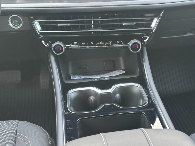 Chevrolet Traverse Vehicle Full-screen Gallery Image 9