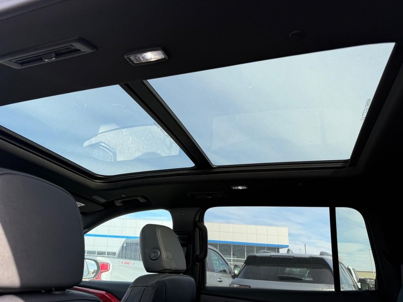 Chevrolet Traverse Vehicle Full-screen Gallery Image 7