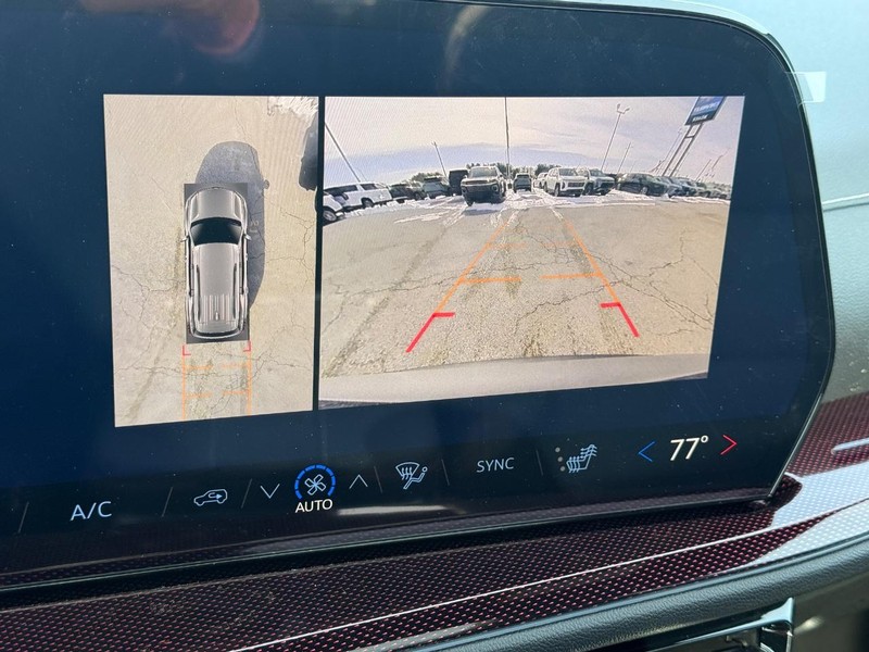 Chevrolet Traverse Vehicle Full-screen Gallery Image 13