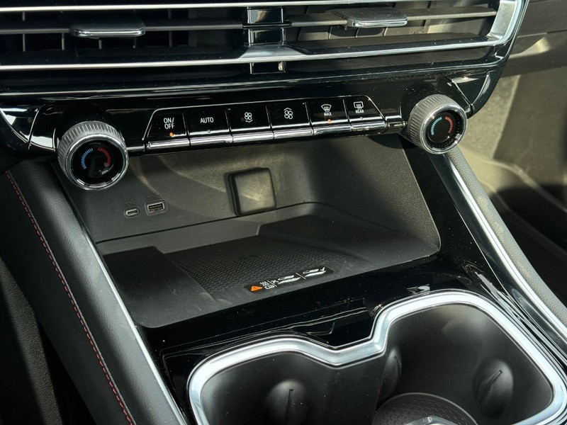 Chevrolet Traverse Vehicle Full-screen Gallery Image 14