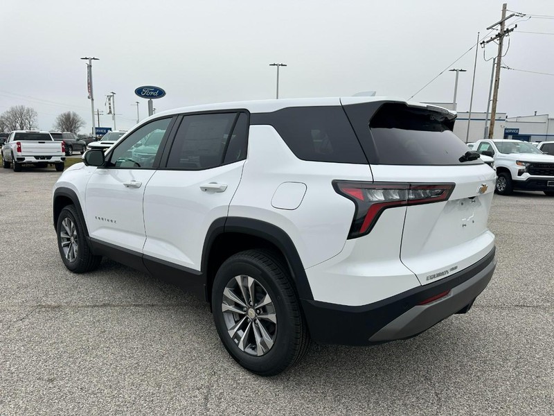 Chevrolet Equinox Vehicle Full-screen Gallery Image 3