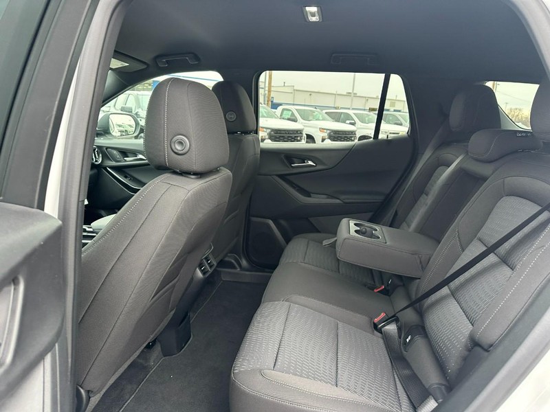 Chevrolet Equinox Vehicle Full-screen Gallery Image 4