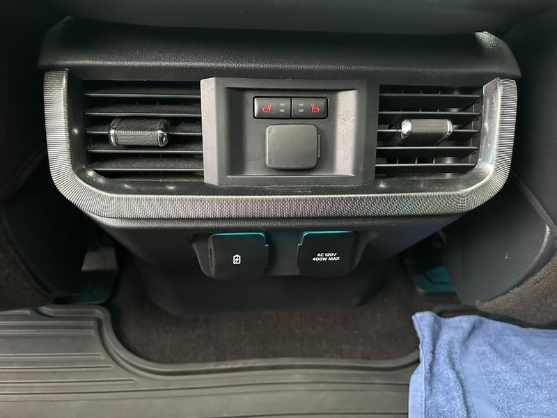 Ford F-150 Vehicle Full-screen Gallery Image 11