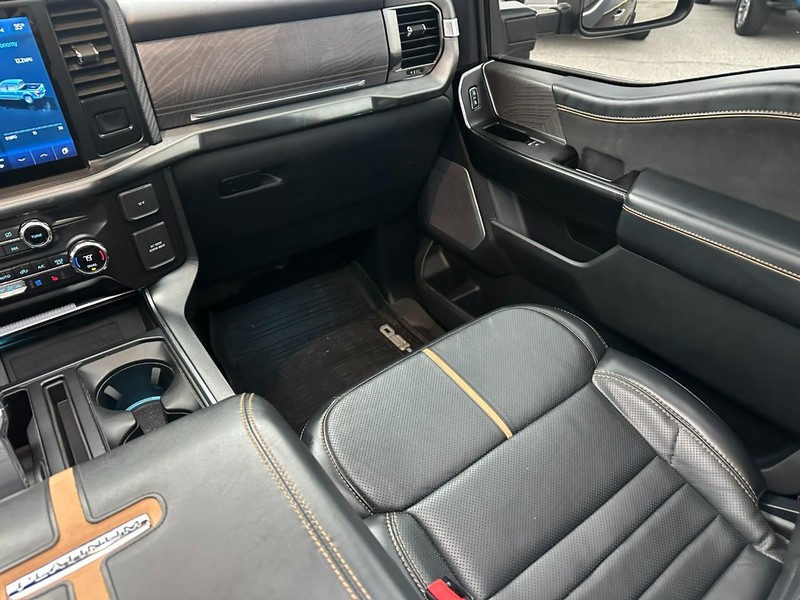 Ford F-150 Vehicle Full-screen Gallery Image 17