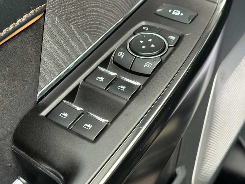 Ford F-150 Vehicle Full-screen Gallery Image 18